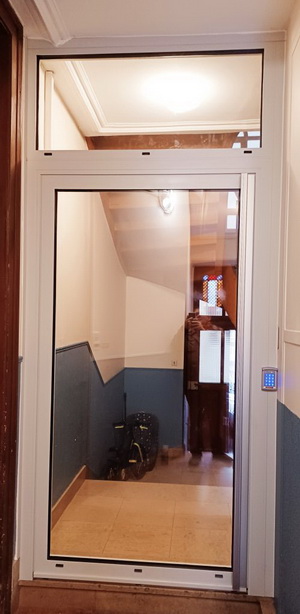 Porte d&rsquo;entrée métallique vitrée 2