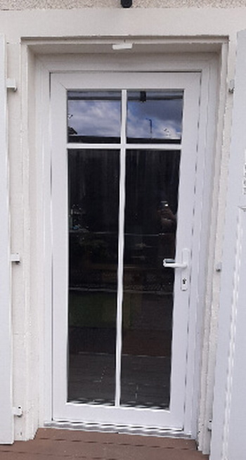Porte d&rsquo;entrée métallique vitrée 7