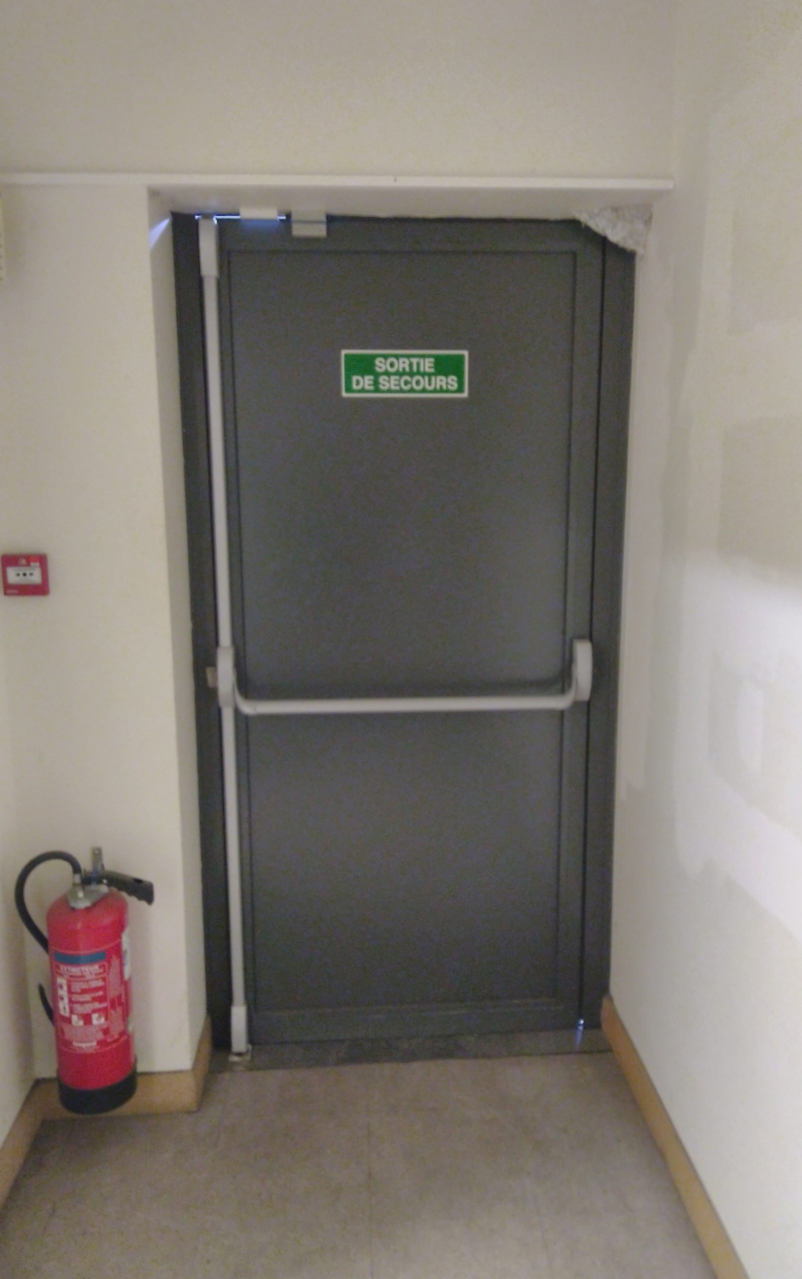 Porte issue de secours 2