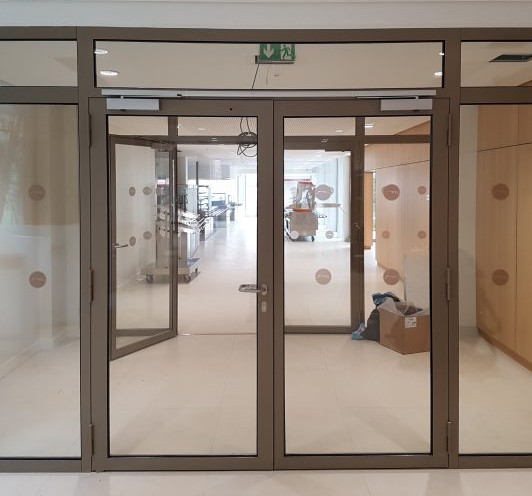 Porte vitrée issue de secours